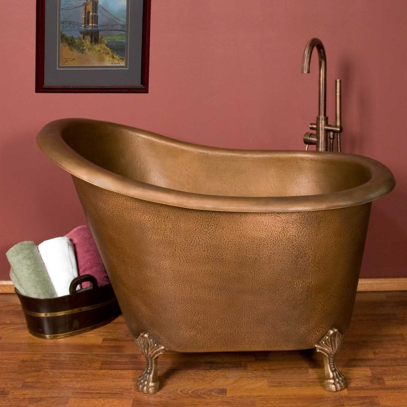Clawfoot bathtub