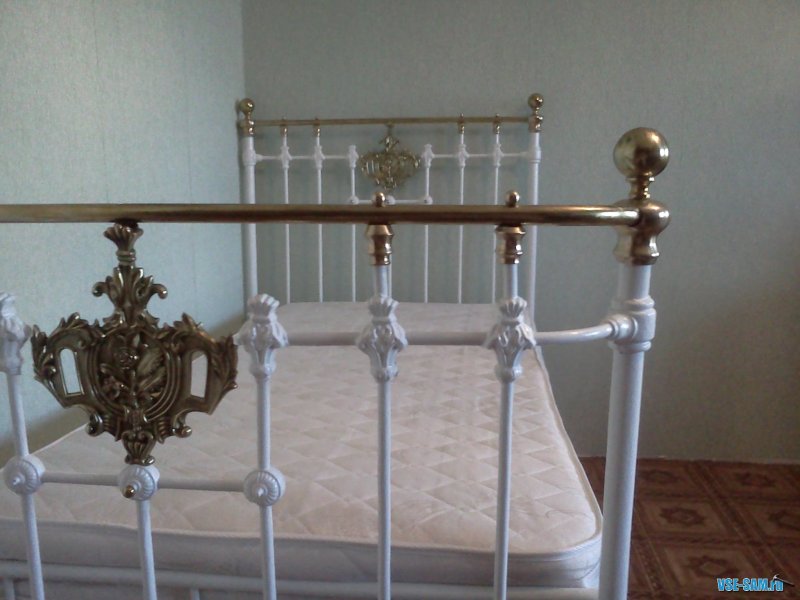 Металлическая кровать