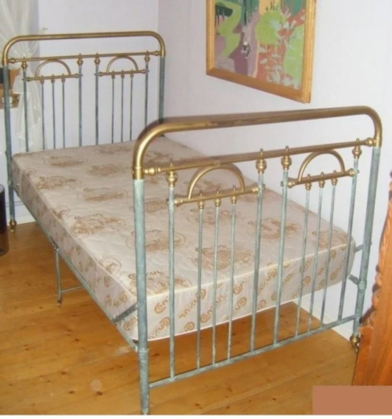 Металлическая кровать
