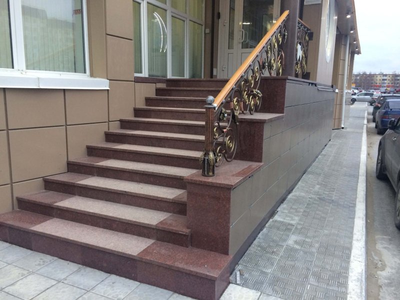 Ступени из гранита