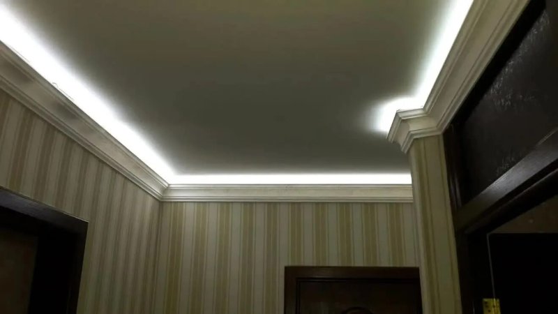 Потолочный плинтус под светодиодную ленту
