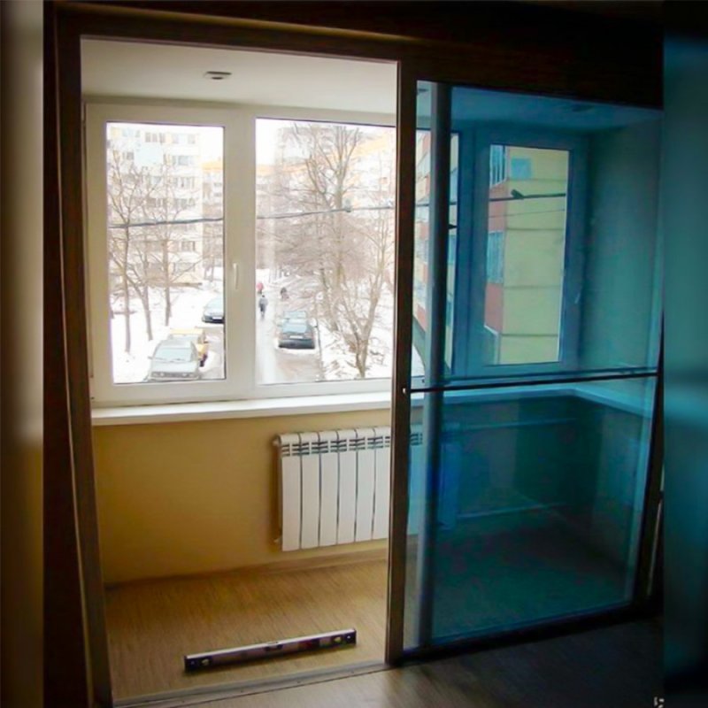 Раздвижные двери на балкон в квартире