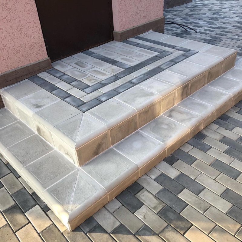 Крыльцо из тротуарной плитки для частного дома