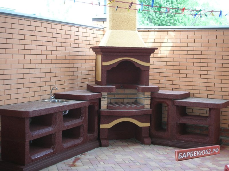Угловая барбекю из кирпича