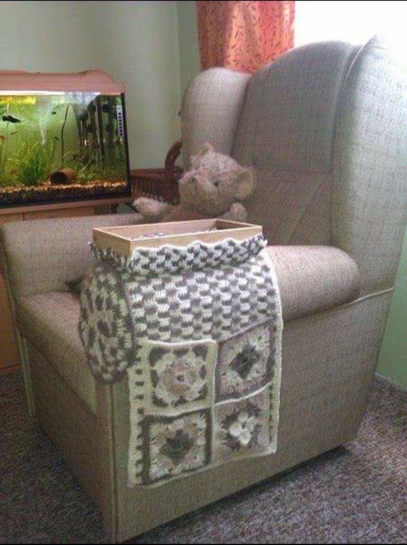 Накидка на кресло крючком из остатков пряжи