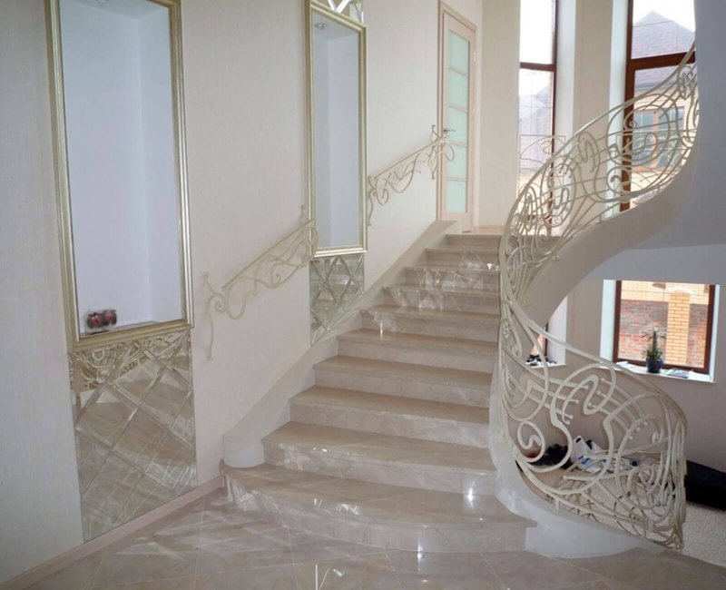 Мраморная лестница