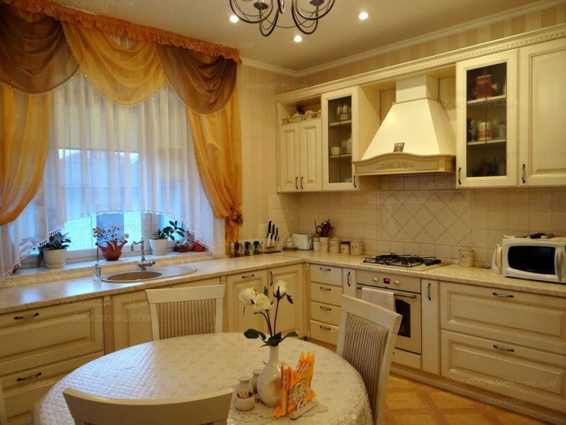 Кухня в классическом стиле светлая