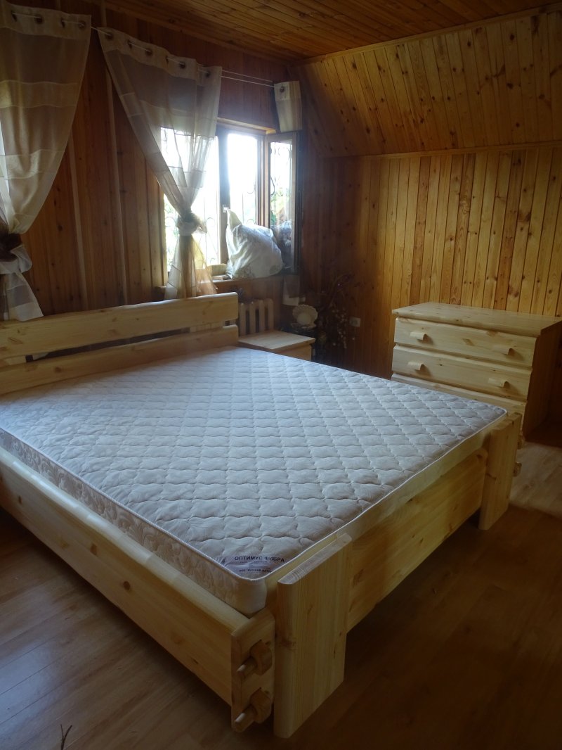 Кровать двуспальная для дачи
