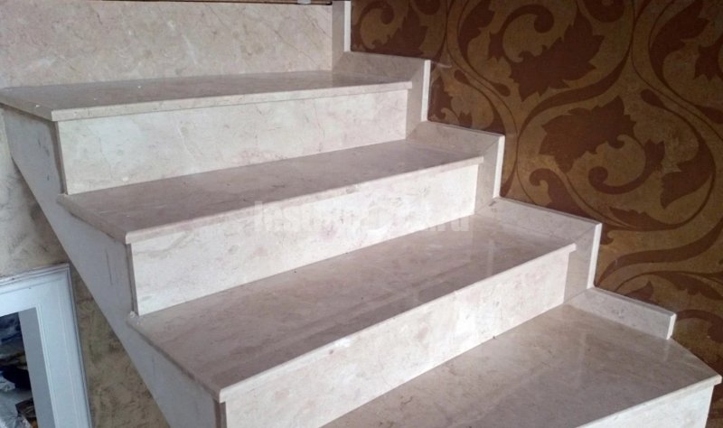 Ступеньки из мрамора