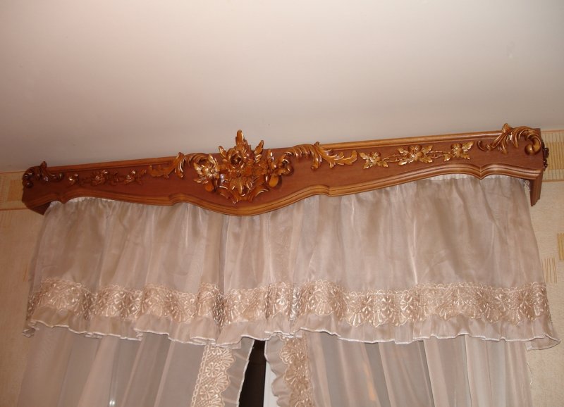 Карниз резной деревянный