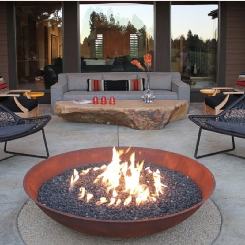 Outdoor fireplace