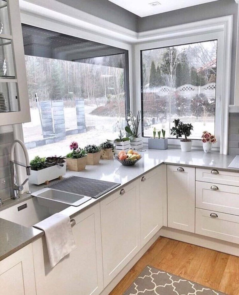 Кухни с окнами