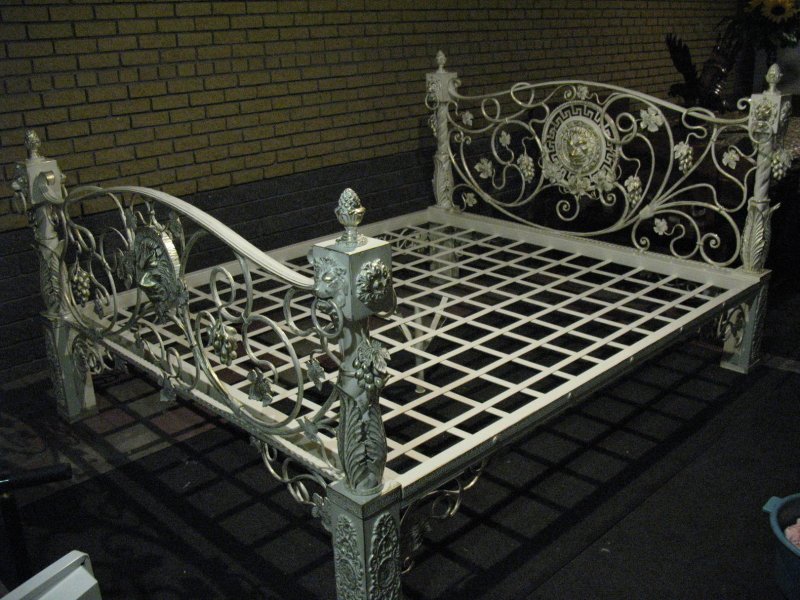 Кровать кованая