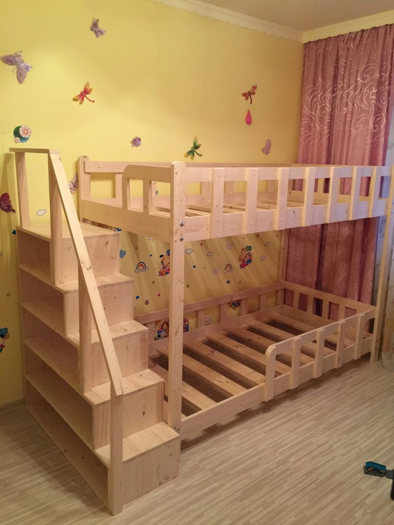 Двухъярусная детская кровать