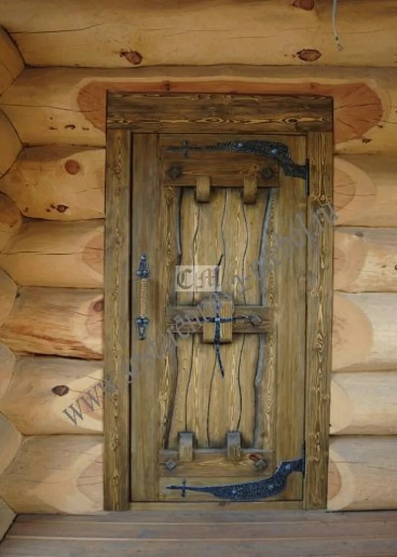 Деревянная дверь под старину