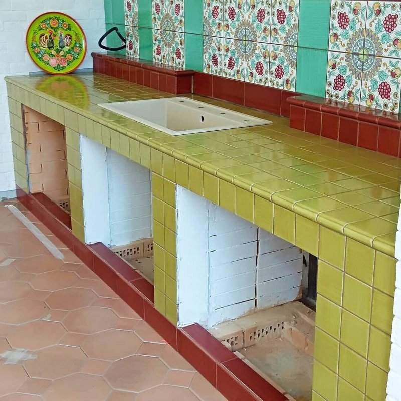 Столешница из плитки на кухню
