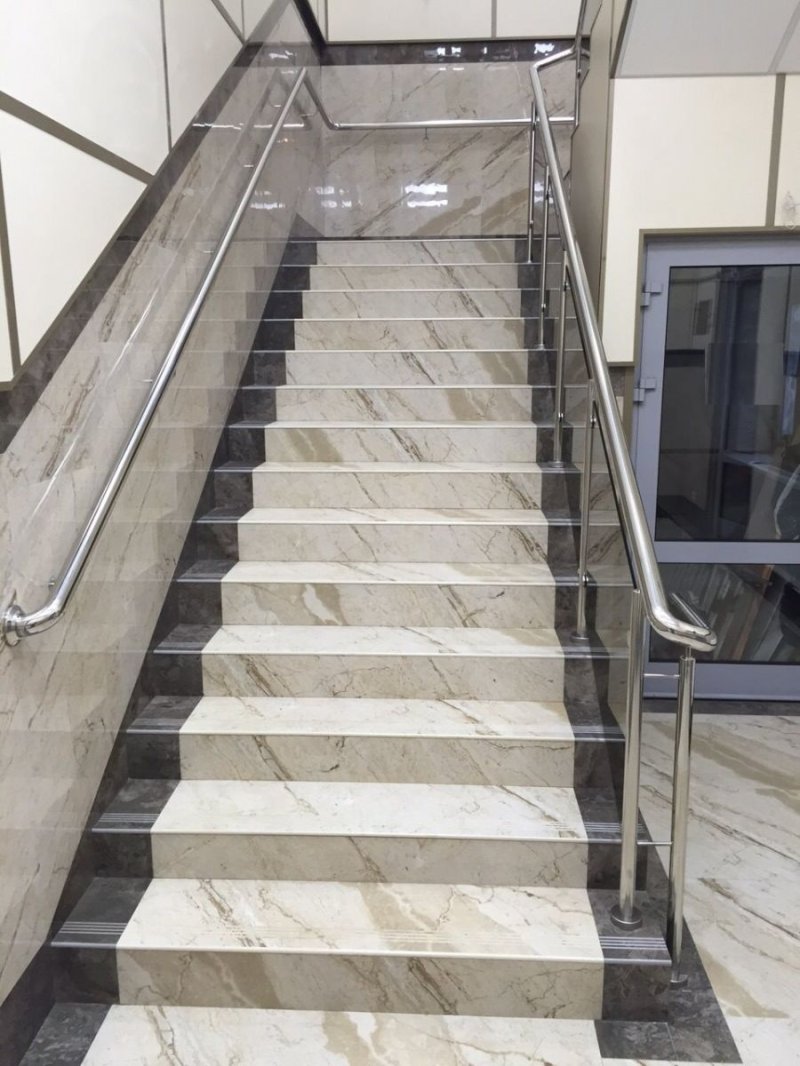 Лестница из керамогранита