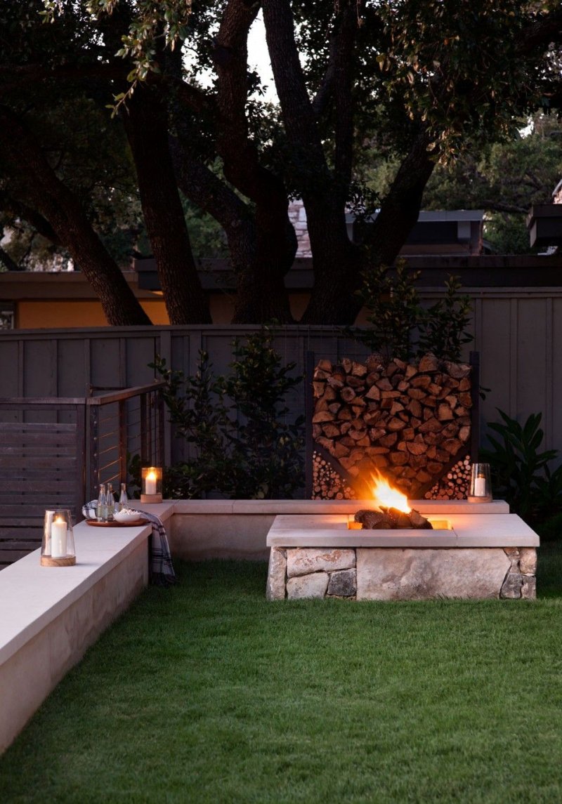 Outdoor fireplace