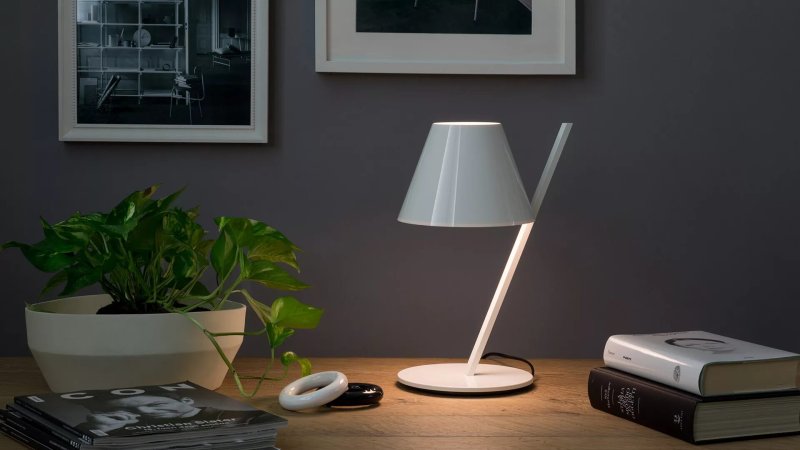 Настольная лампа artemide