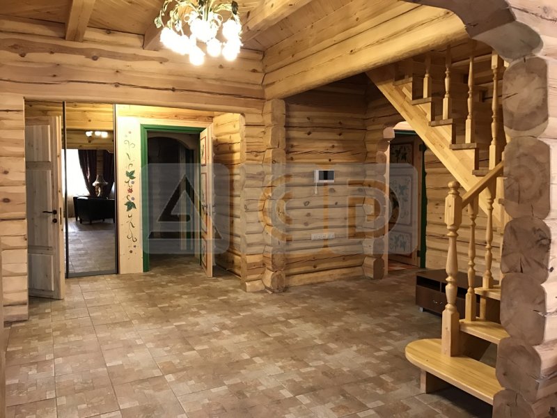 Интерьер дома из бревна