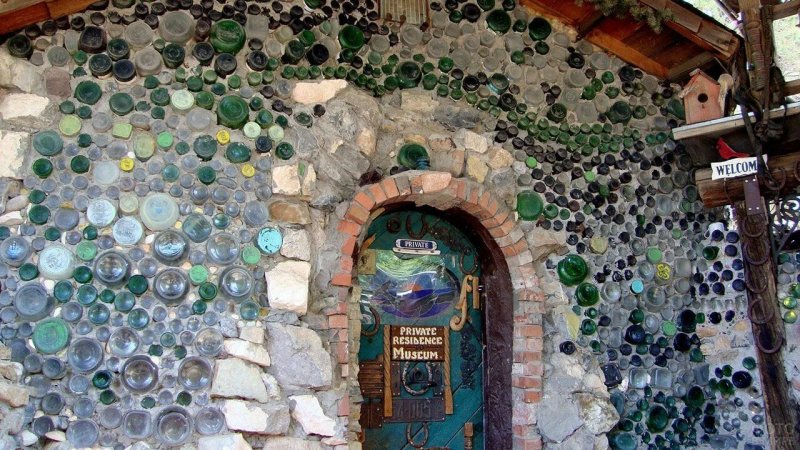 Дом из бутылок стеклянных в краснодарском крае