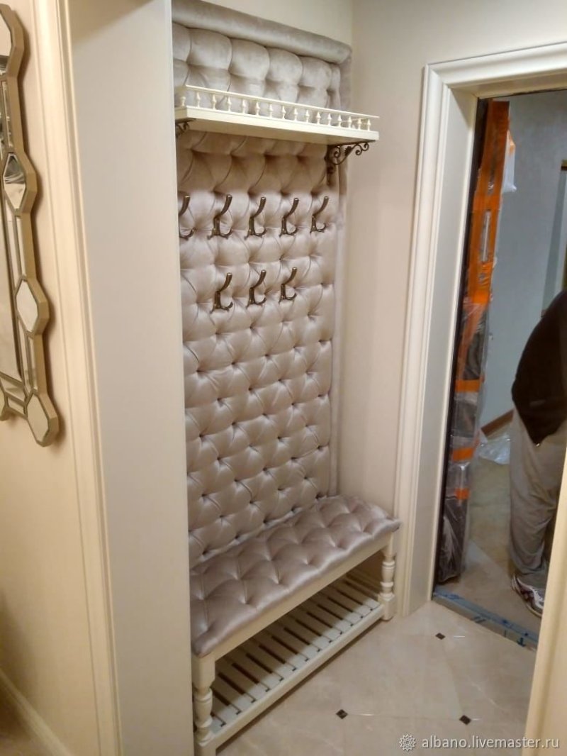 Прихожая с каретной стяжкой