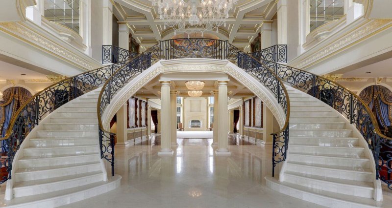 Мраморная лестница метрополь