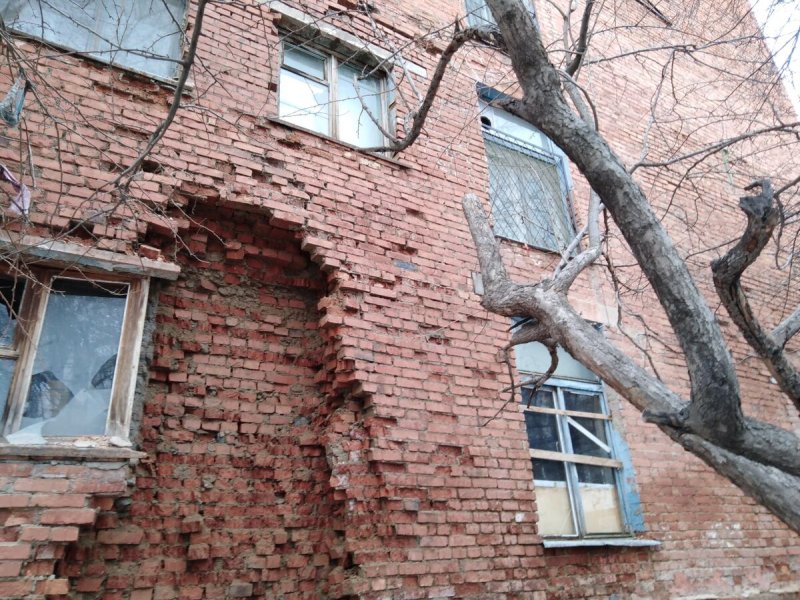 Рушатся стены