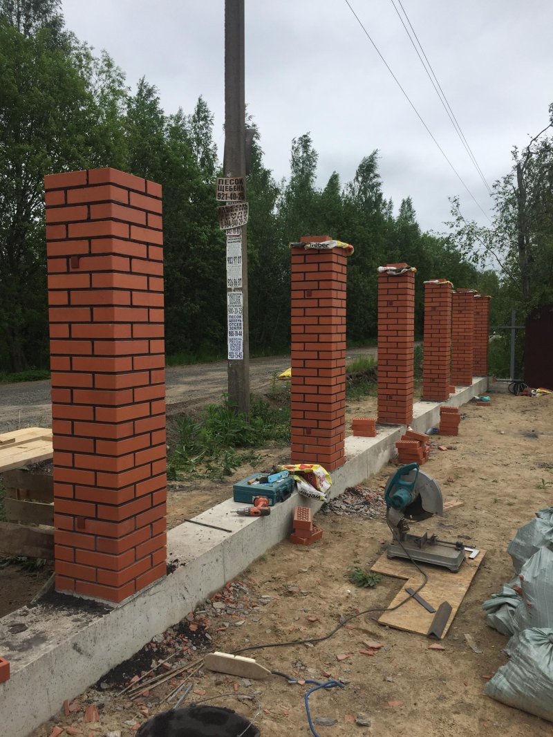 Кирпичные столбы для забора