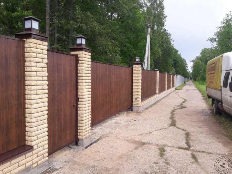 Забор столбы из кирпича