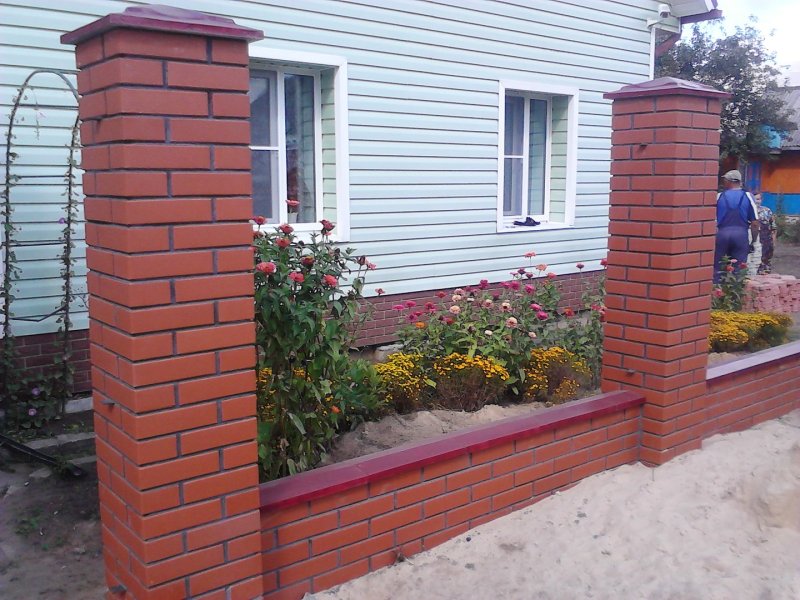 Кирпичные столбы для забора