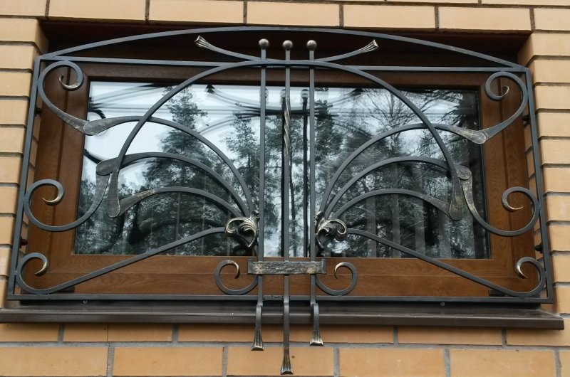 Кованая решетка на окно