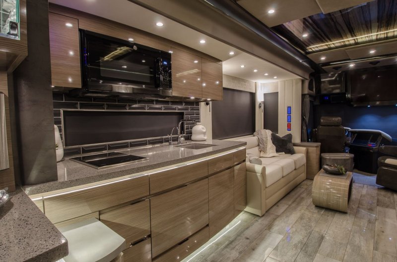 Автодом featherlite vantare platinum plus