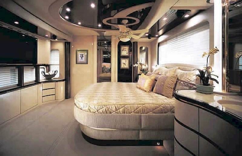 Автодом featherlite vantare platinum plus