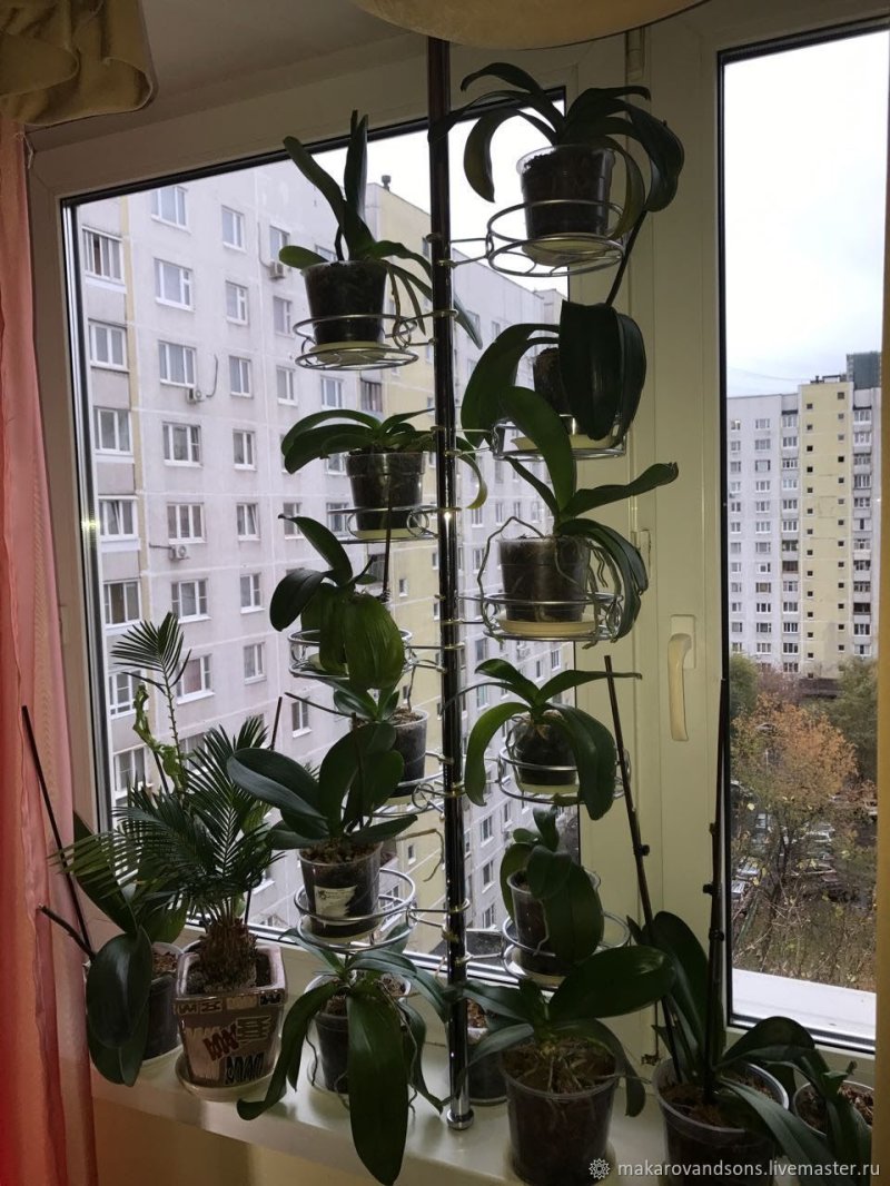 Стойка для цветов на подоконник