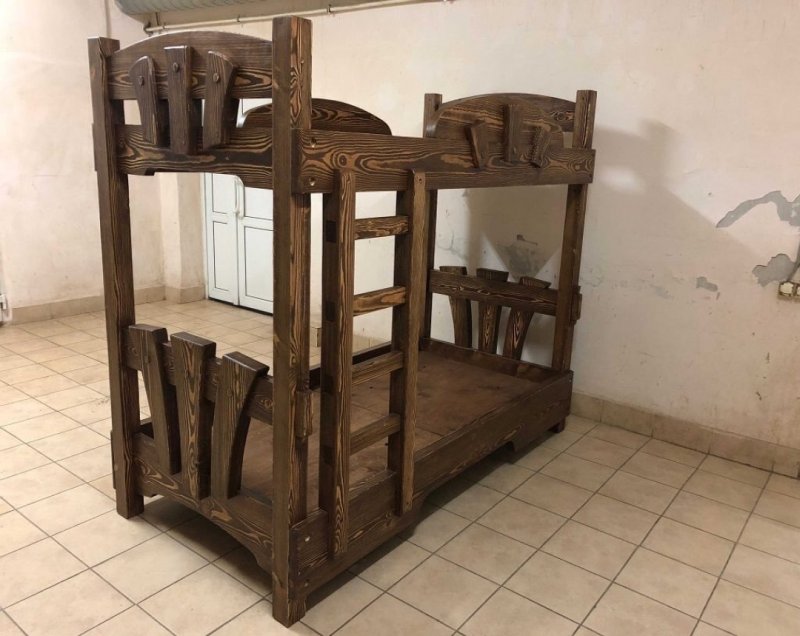 Двухъярусная кровать из дерева