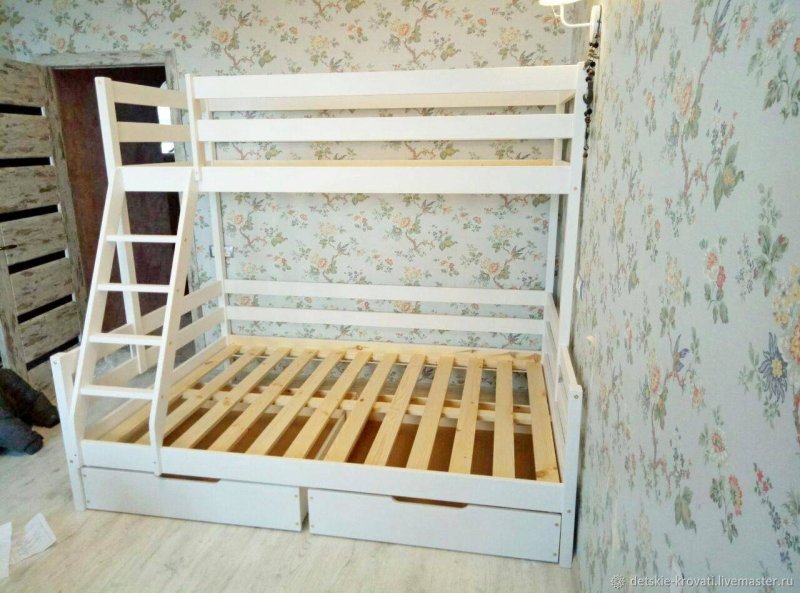 Кровати двухъярусные