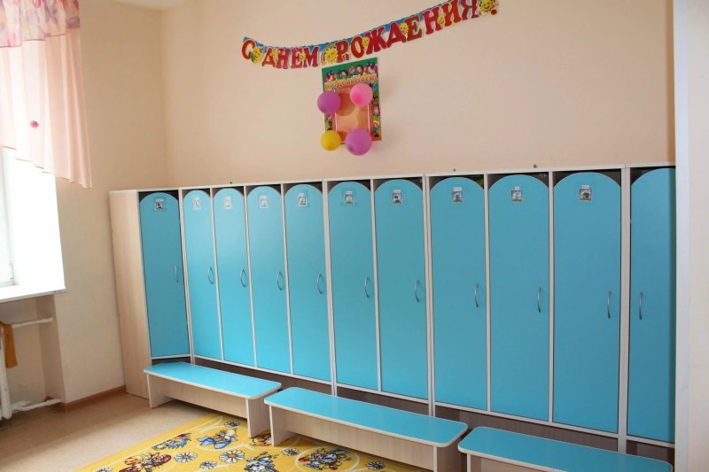 Шкафчики в детский сад в раздевалку