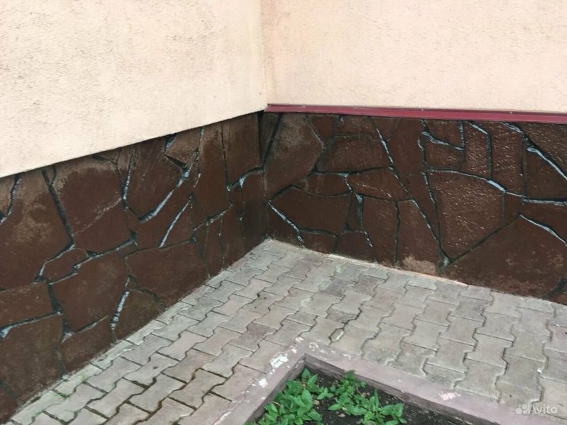Отделка цоколя камнем