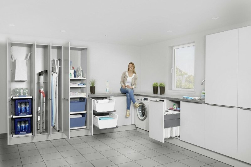 Выдвижная полка с корзиной для белья laundry area hailo