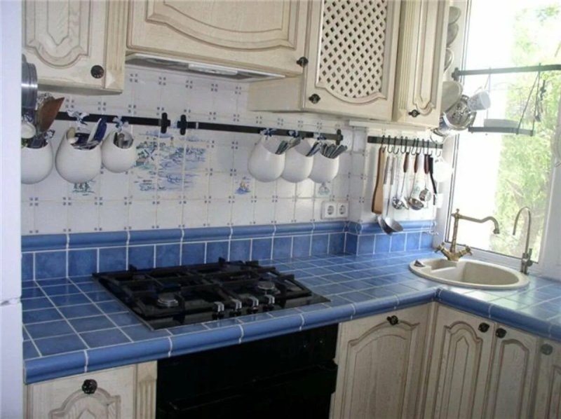 Столешница из плитки на кухню