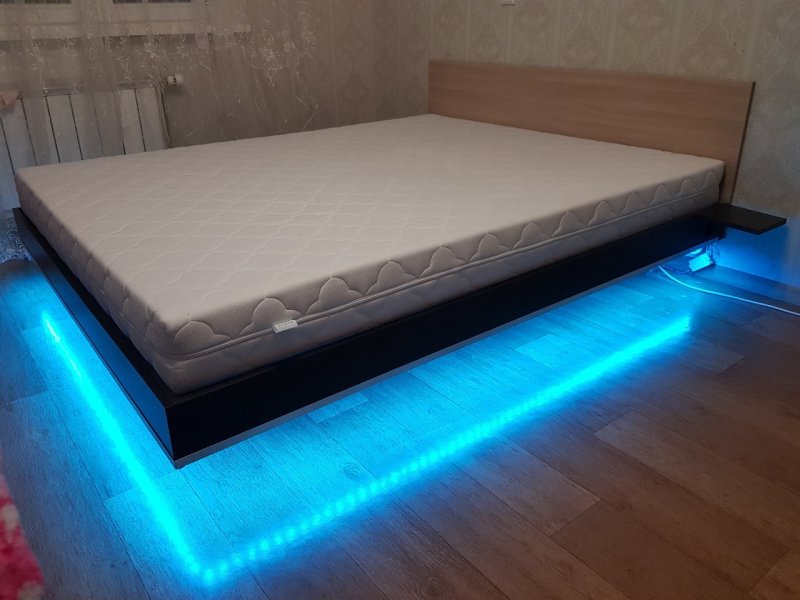 Кровать с подсветкой снизу