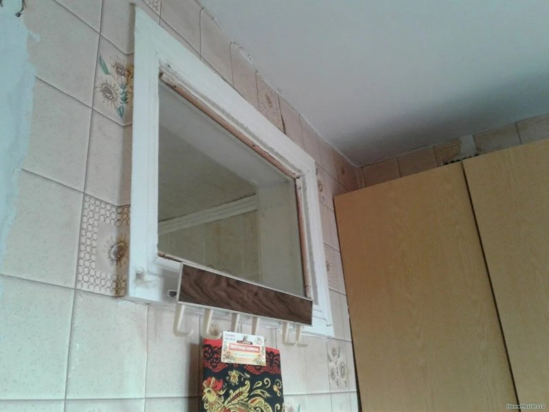 Окно между ванной и кухней в хрущевке