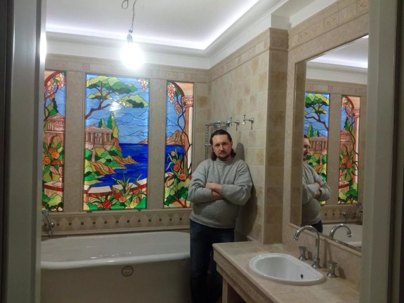 Витраж в ванной комнате