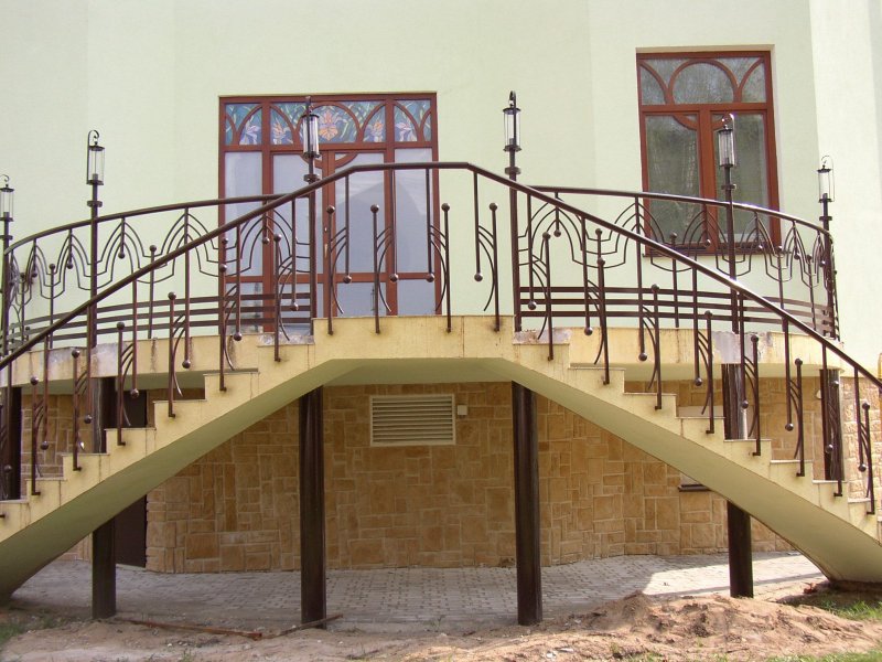 Перила для уличной лестницы