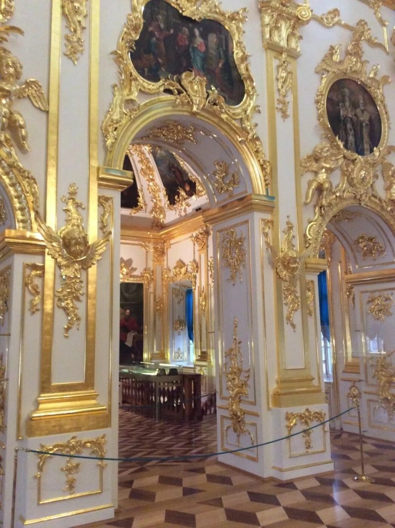 Музей церковный корпус в петергофе