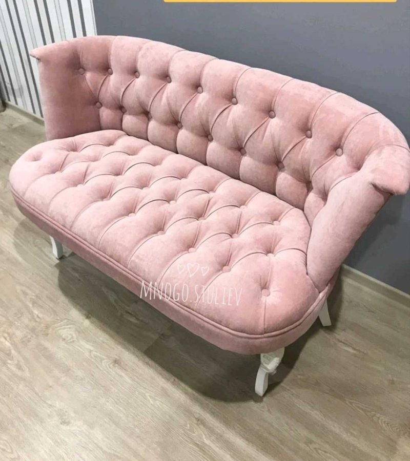 Диван с каретной стяжкой