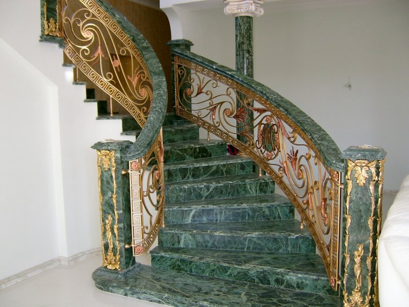 Мраморная лестница