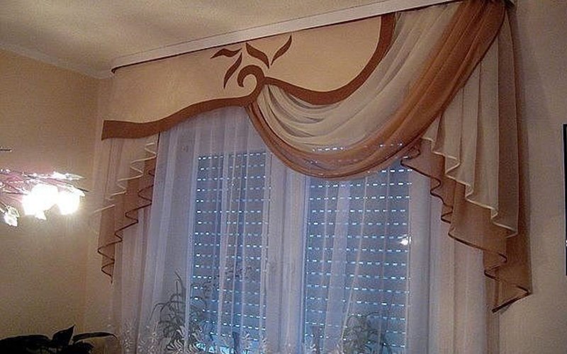 Жесткий ламбрекен