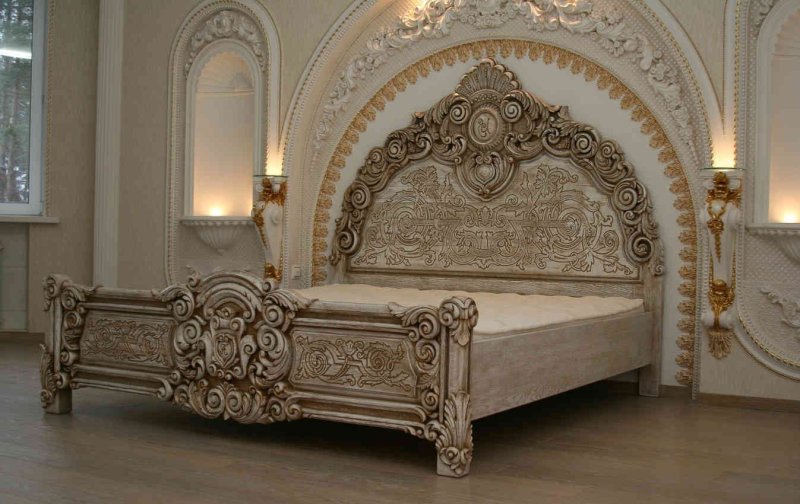 Резная кровать из дерева